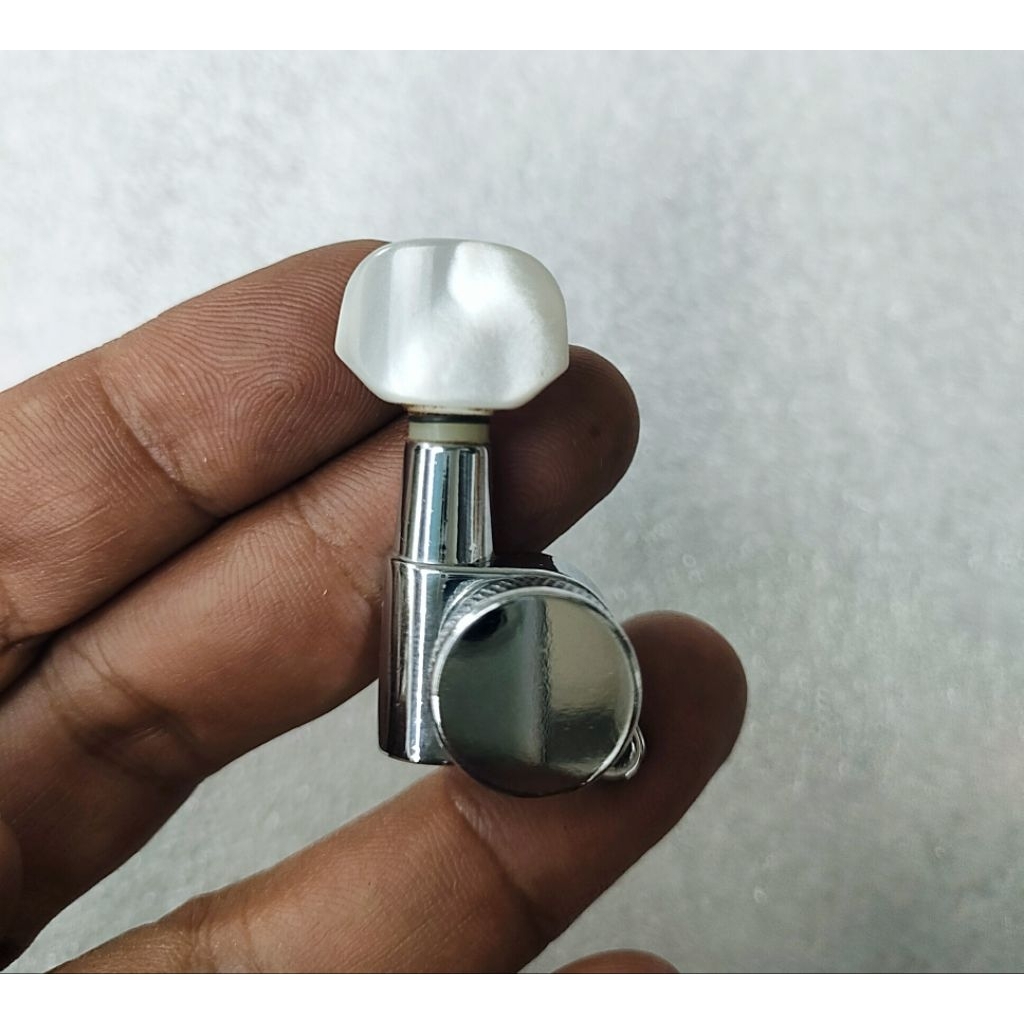 Dryer Gitar Locking tuner posisi kanan/atas chrome