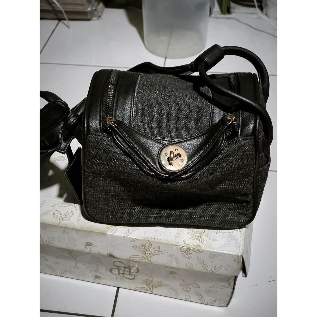 TAS SELEMPANG WANITA/PATRIS LYODRA SLING BAG WANITA