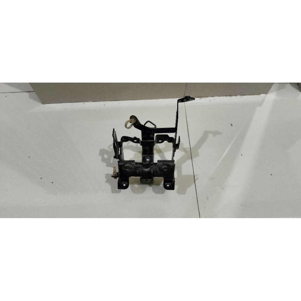 dudukan aki Vario 110 karbu original