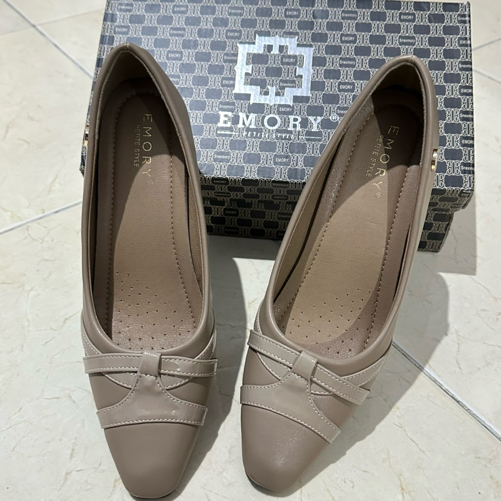 (PRELOVED) EMORY HEELS 5CM IN KHAKI SIZE 39