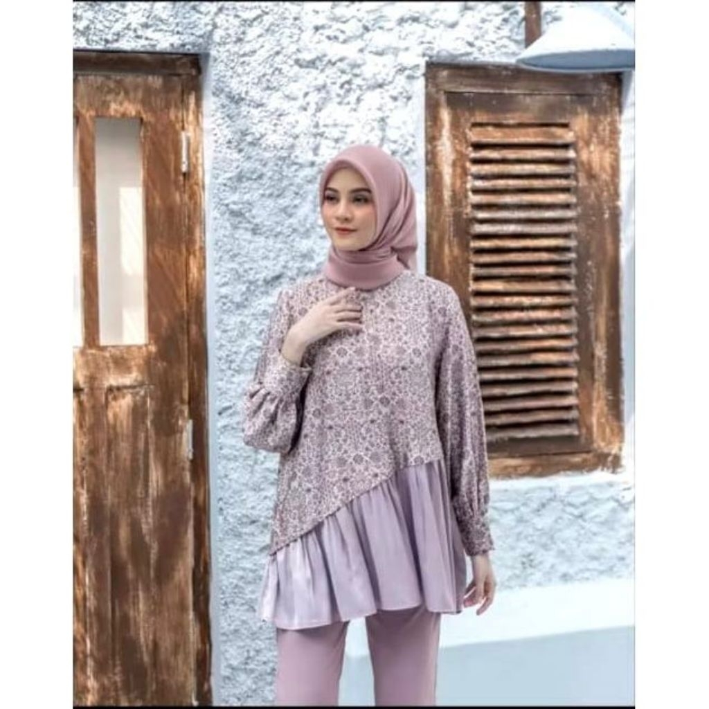 Preloved Rhea Shirt by Heaven Lights