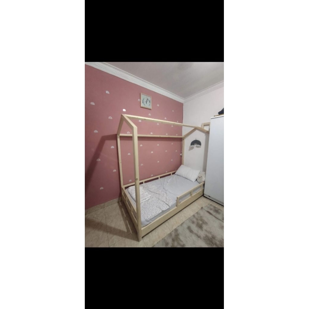 tempat tidur anak bentuk rumah-rumahan PRELOVED