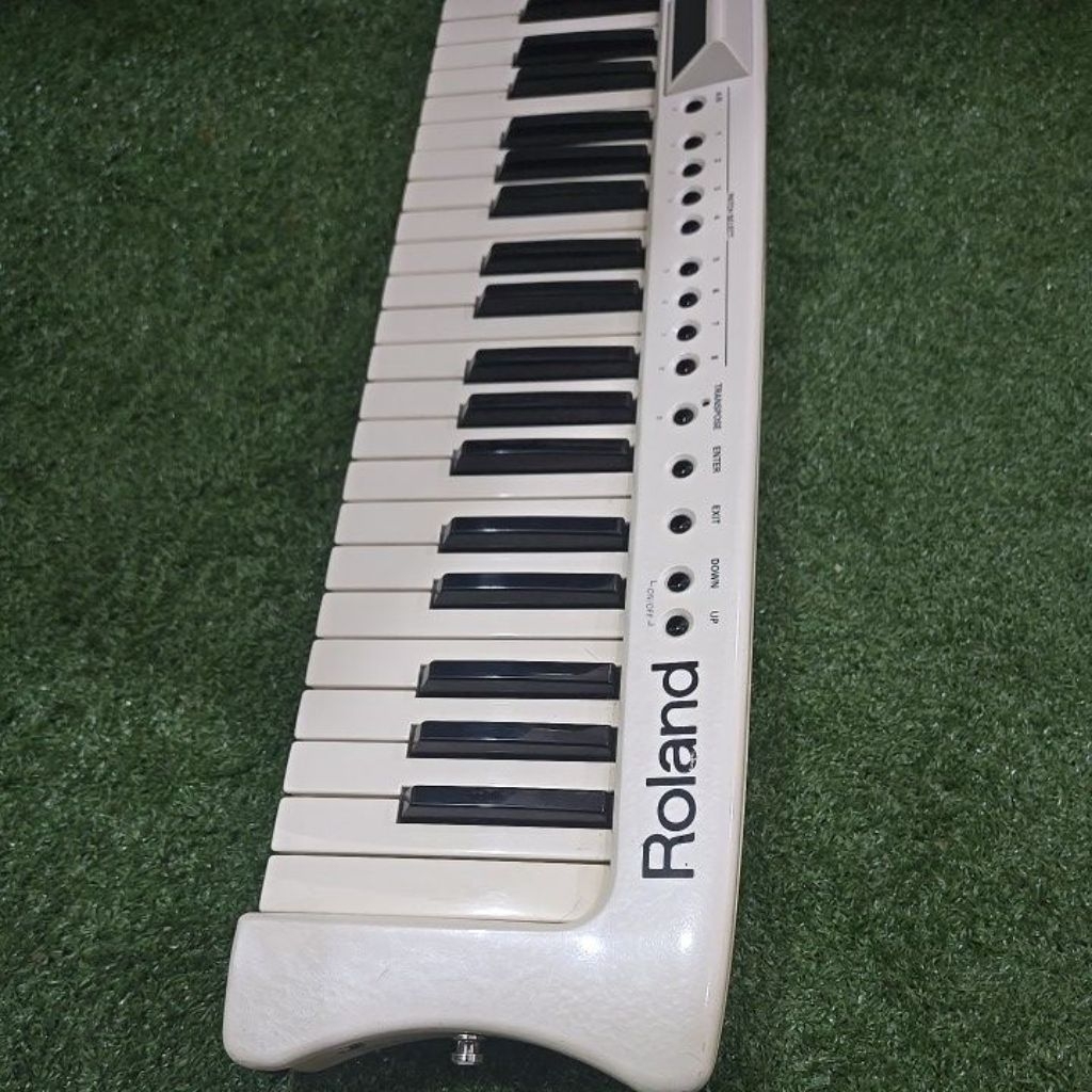 Roland AX-7 / Roland AX7 Keytar Synth Midi Controller Second Normal