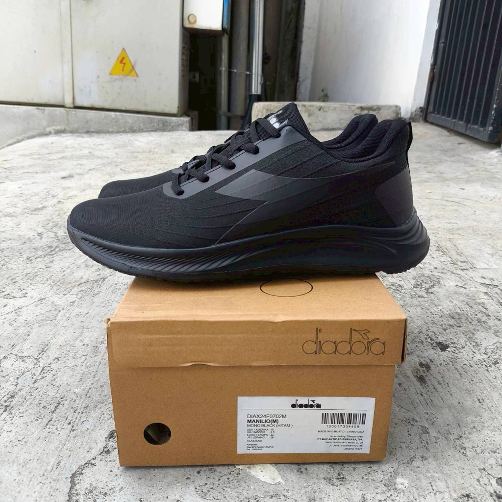 Sepatu Diadora Manilio "Full Black"