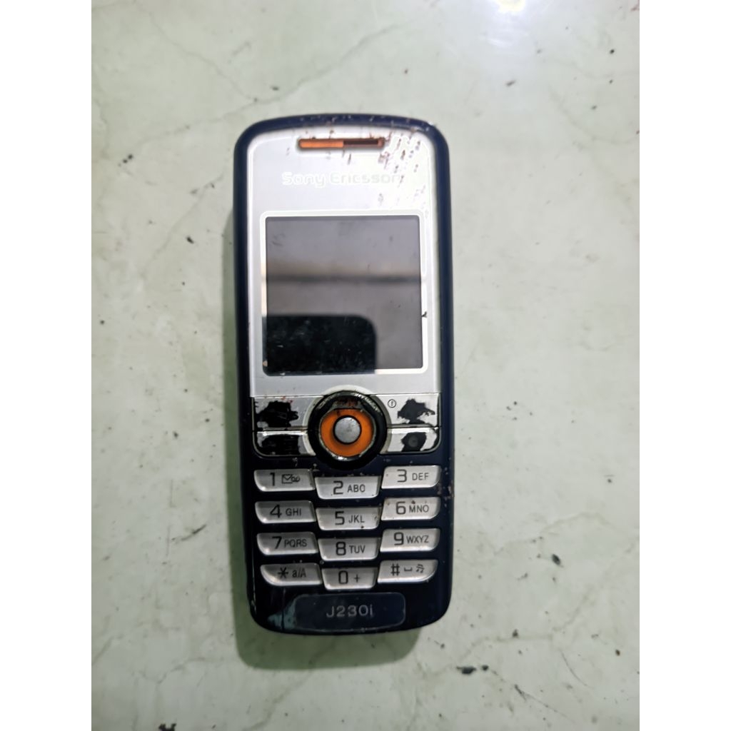 HP hape Jadul bahan + 3 buah charger + guide book Nokia 7610