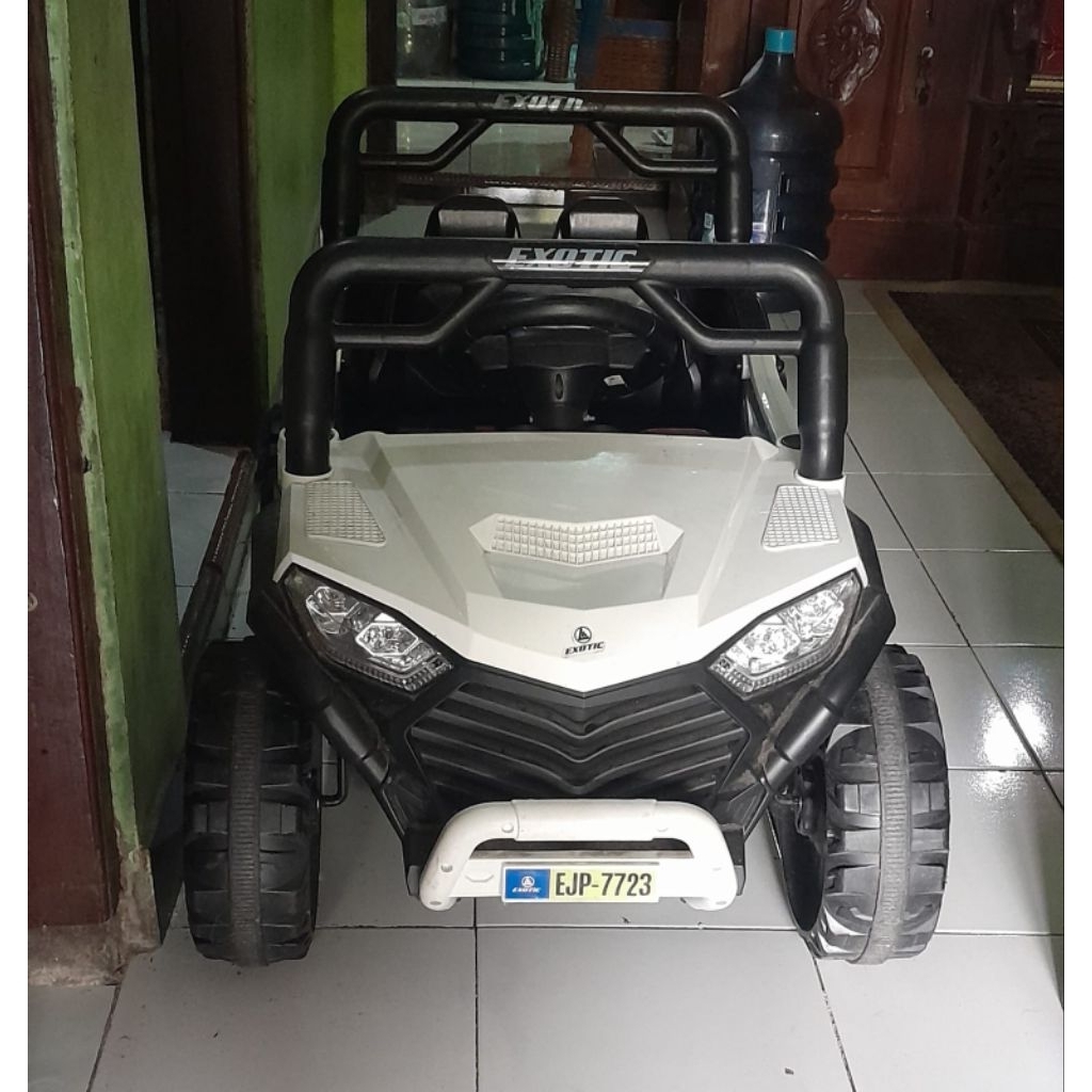 Mobil Aki Mainan Jeep Anak (Preloved) Istimewa