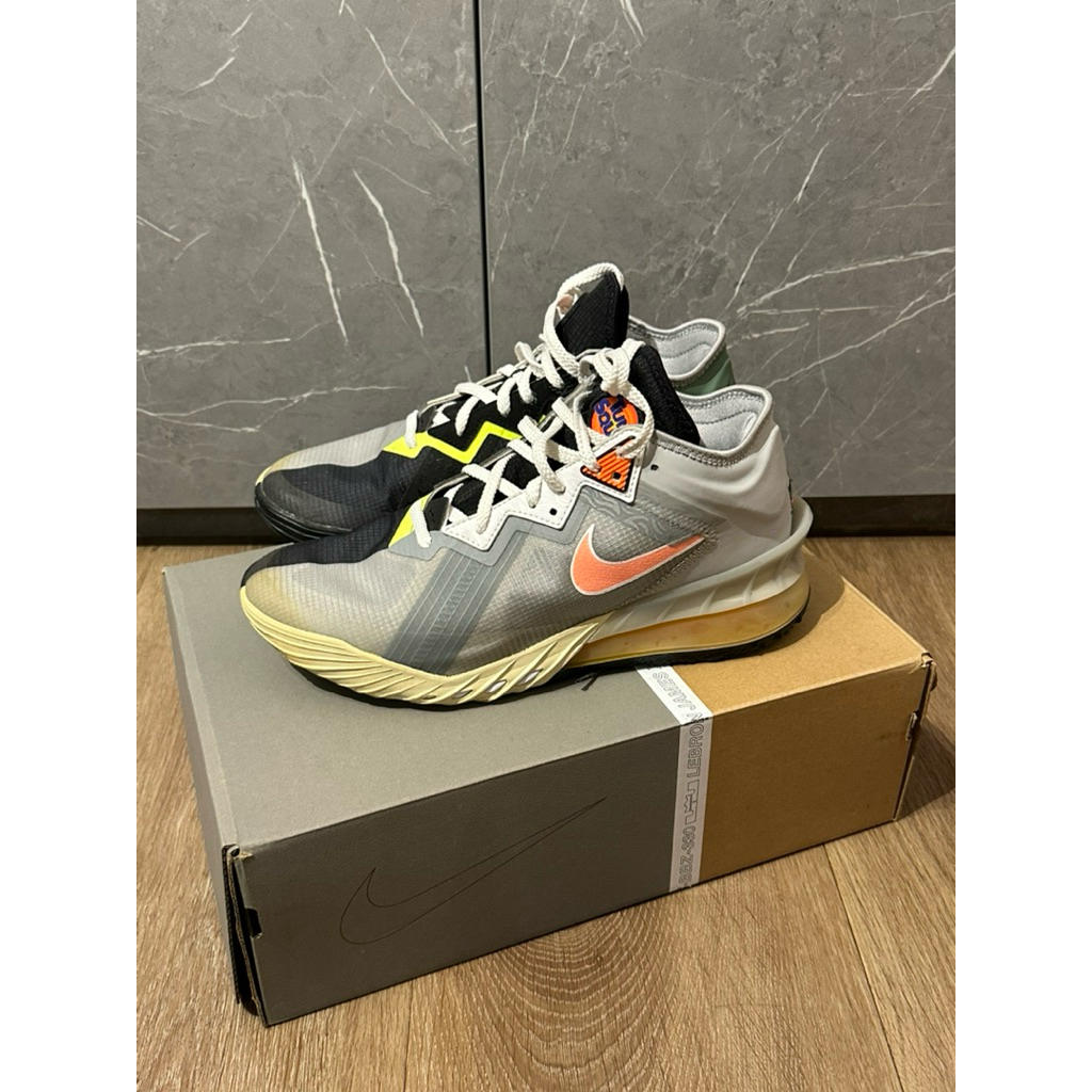 Sepatu Basket Nike LEBRON XVIII Low Space Jam Smoke Grey Size 42.5