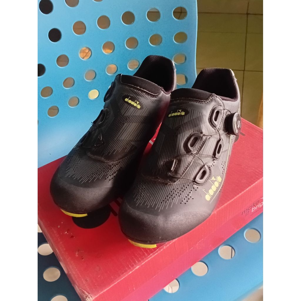 Sepatu cleat Diadora Aero uk. 42 bekas