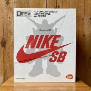 QMSV RX-0 Unicorn Gundam (Destroy Mode) Ver. Nike SB