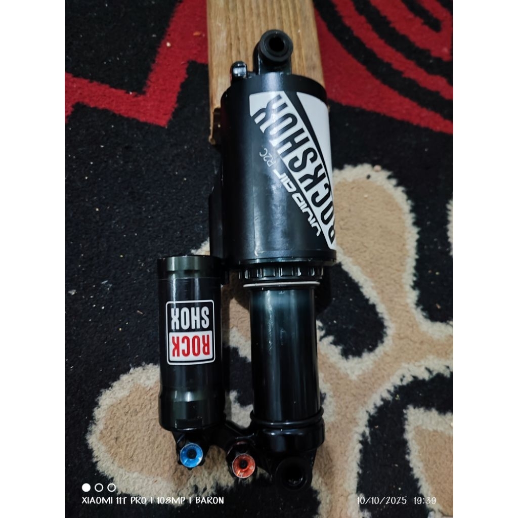Rearshock model tabung angin rear shock sepeda MTB downhill DH FR rockshox vivid Air R2C Compressed 