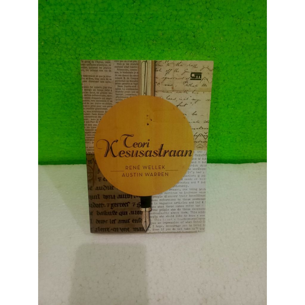 TEORI KESUSASTRAAN by Rene wellek