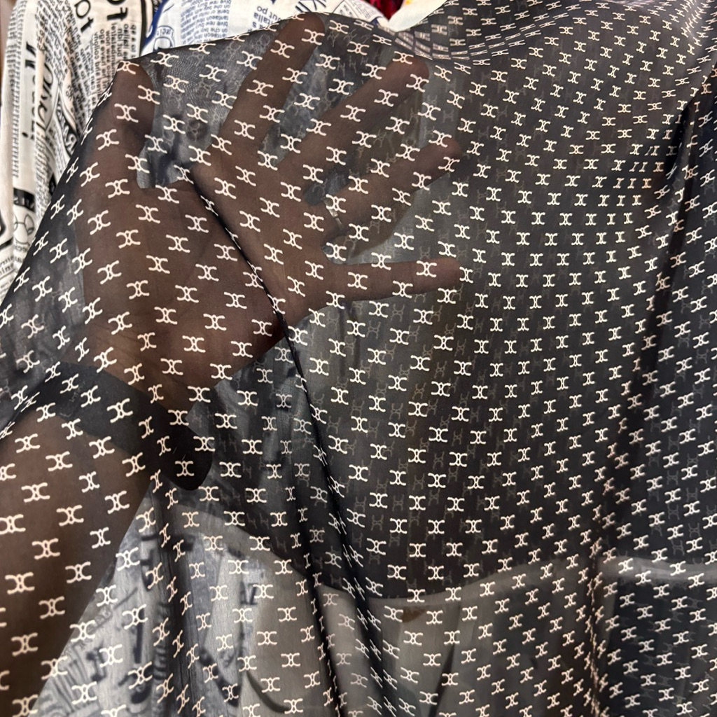 Kain Sifon Sutra Motif Elegan Hitam Putih – Bahan Tipis Lembut Jatuh, Adem & Mewah untuk Blouse, Dre