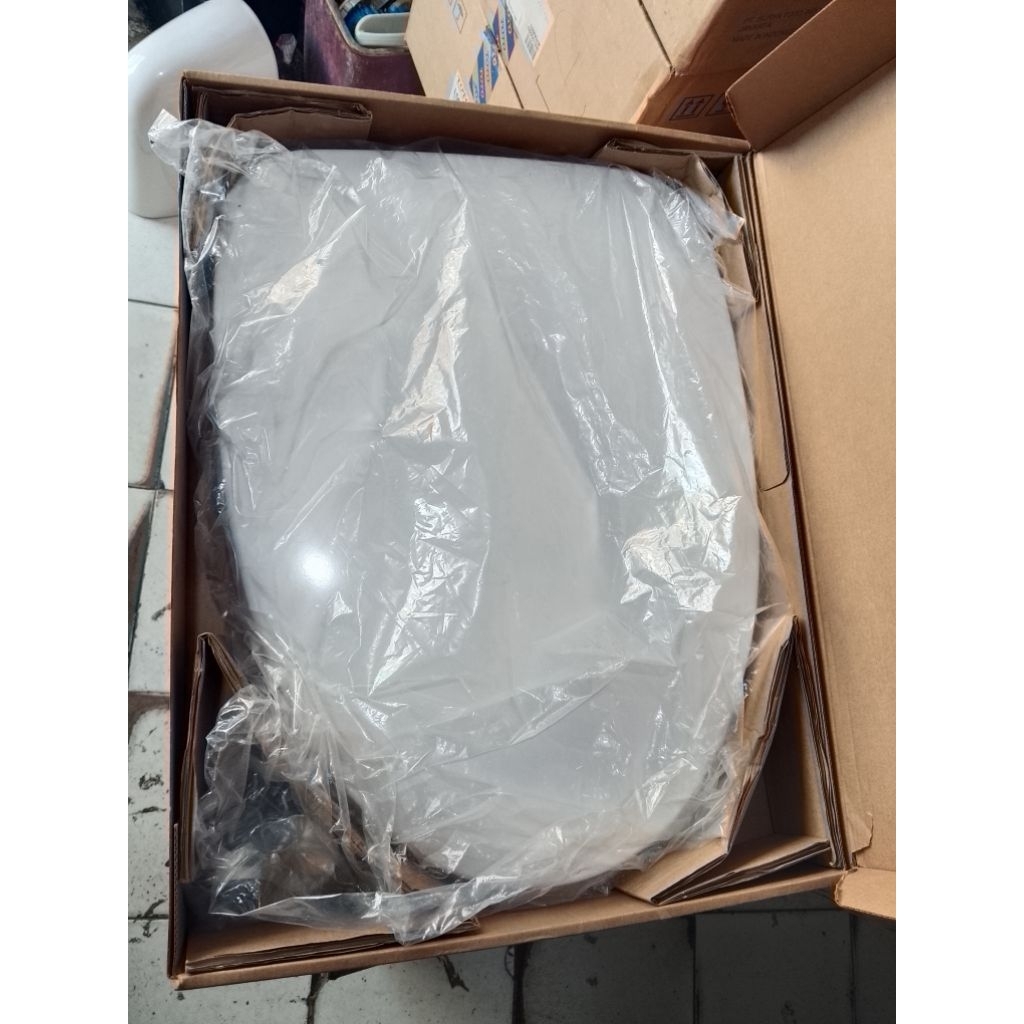 Tutup cover kloset duduk toto cw. 823 baru
