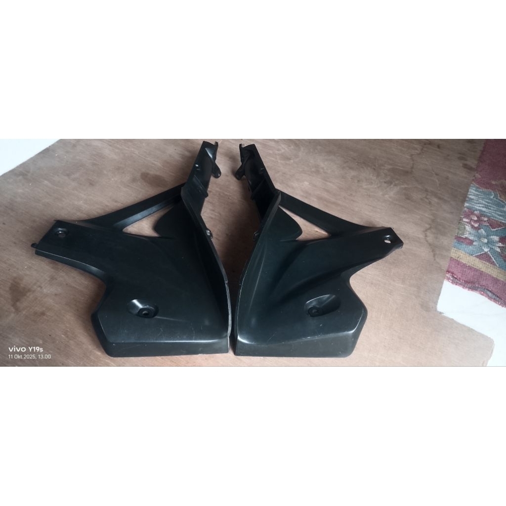 Sambungan Sayap Depan Bagian Bawah Revo Fit Lama Ori Copotan Motor