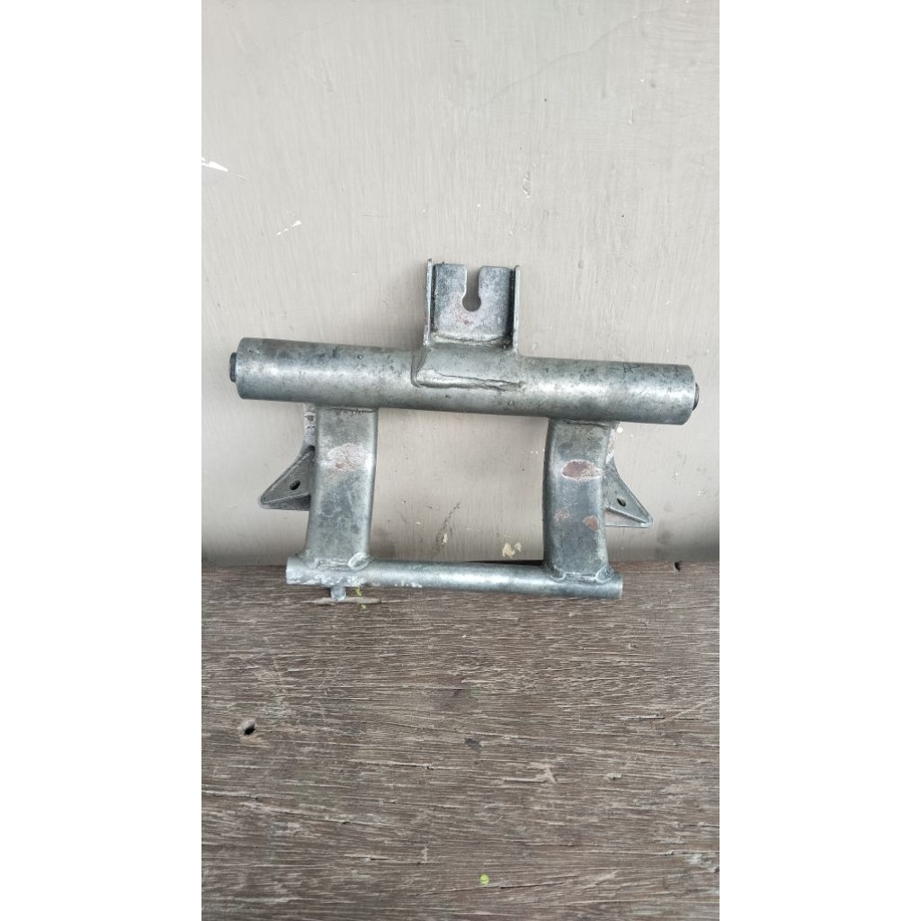 engine mounting vario 125.vario 150 led