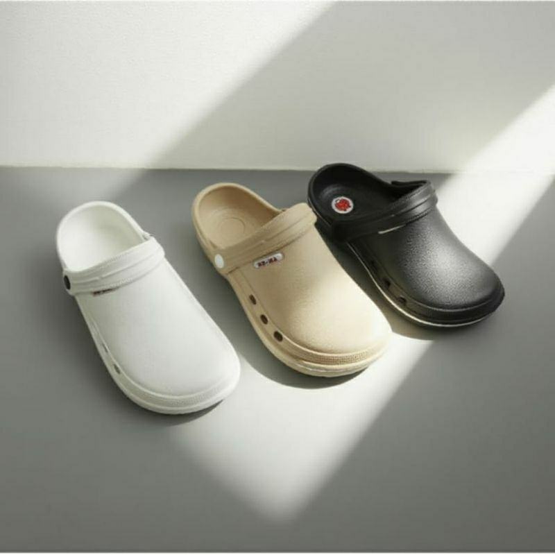 Sandal Medis Dokter Perawat Anti Selip