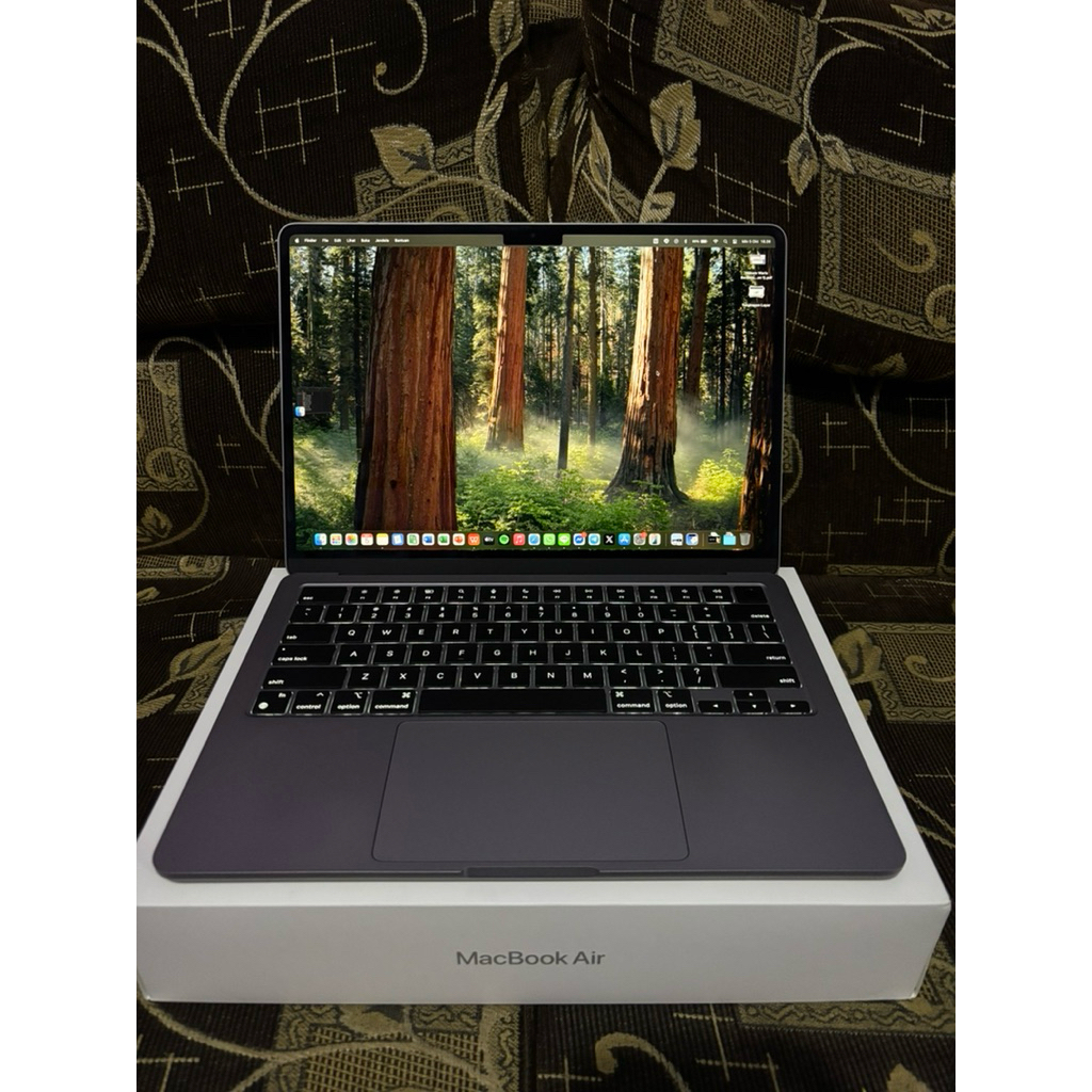 (Preloved) - Macbook Air M2 - (8/256)