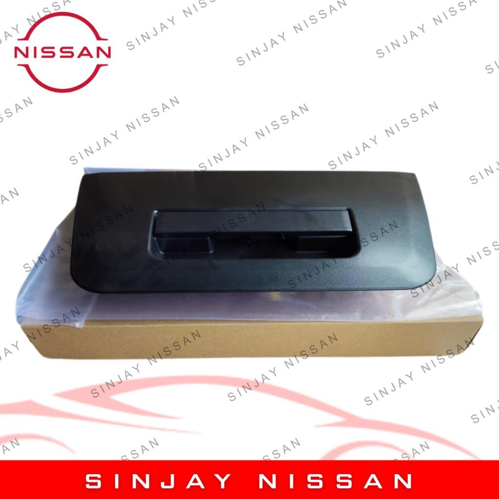 NAVARA D40 FINISHER ASSY COVER HANDLE BAK PINTU BAGASI NISSAN NAVARA D40 90606-EB705 OEM QUALITY
