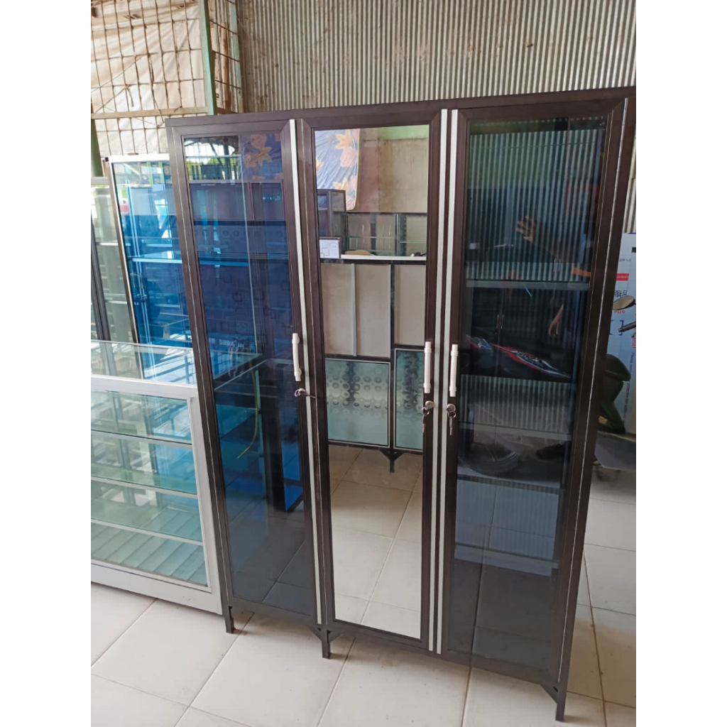 LEMARI BAJU KACA 3 PINTU BANJARMASIN