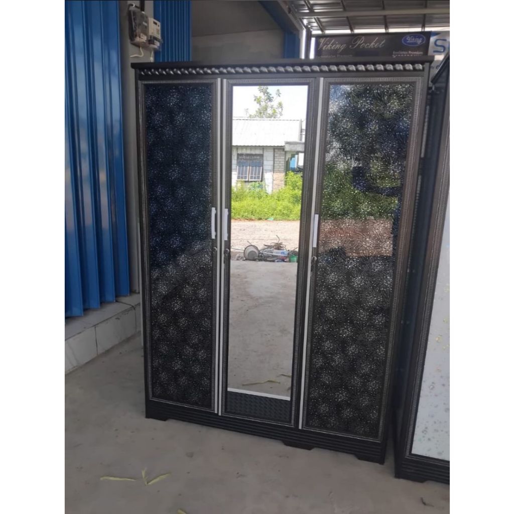 LEMARI BAJU KACA 3 PINTU BANJARMASIN