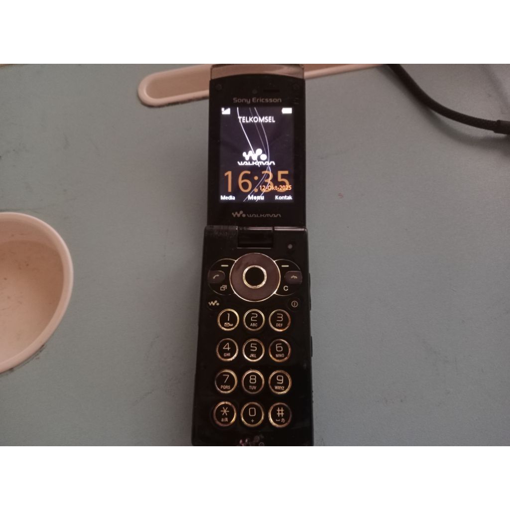 Handphone Sony ericsson walkman W980 W980i eks resmi sinyal on siap  pakai