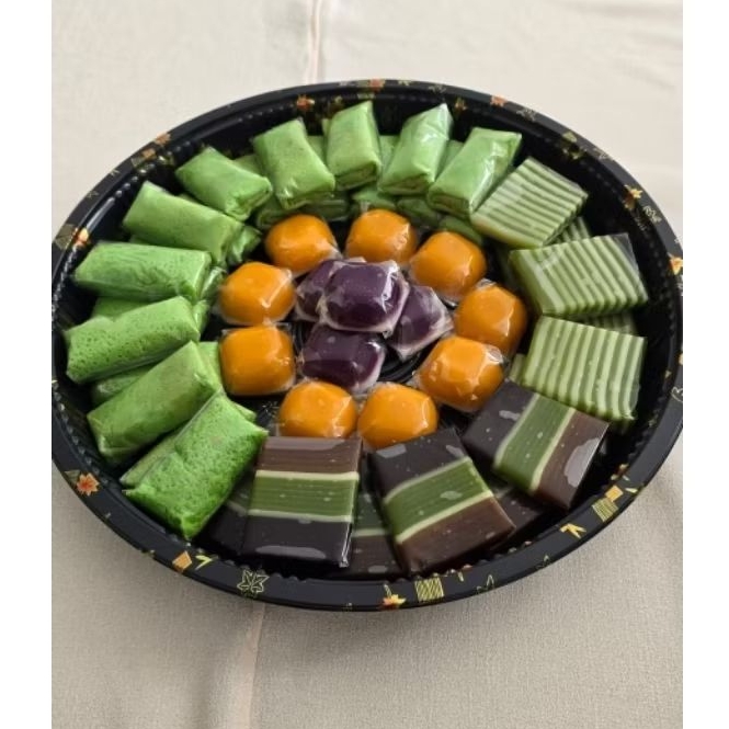 Alas kue nampan/ tray sushi/ alas kue/ nampan / sushi tray/ nampan kue/ tempat hantaran kue