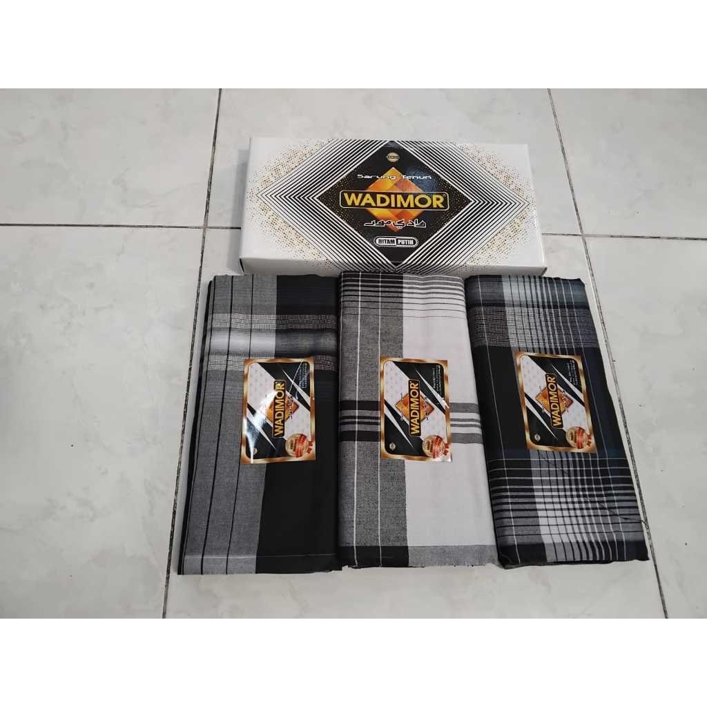 sarung wadimor hitam putih,sarung motif hitam putih