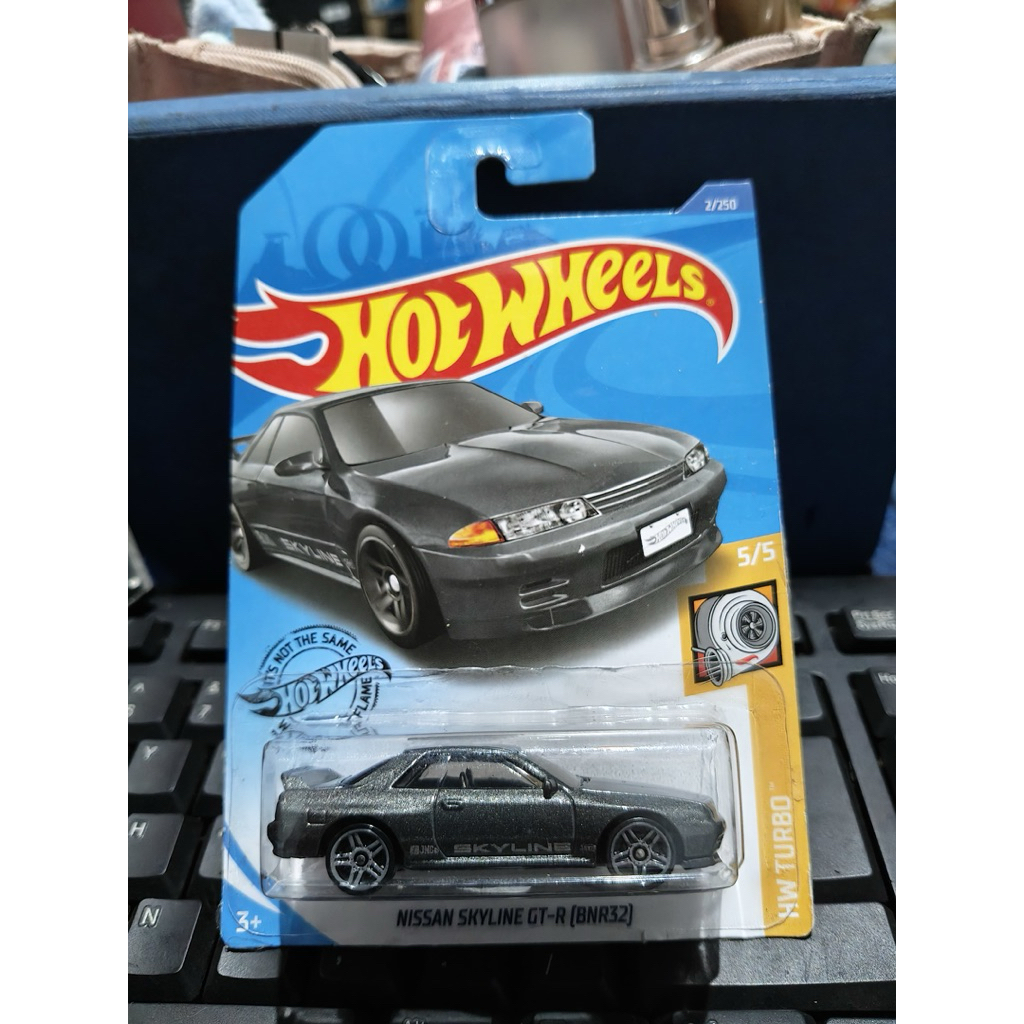 Hot wheels nissan skyline GTR32