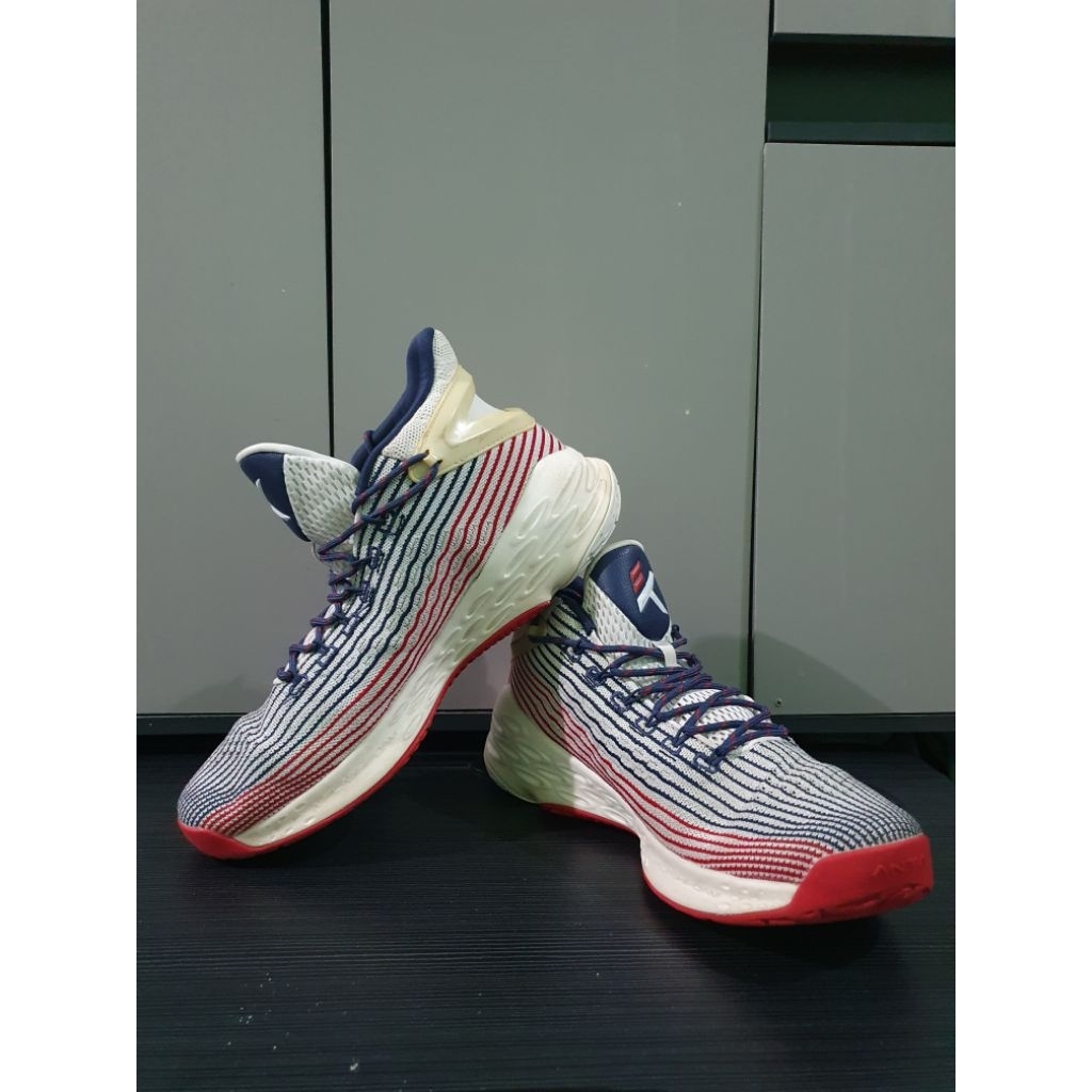 Sepatu Basket Second (Size 44.5)