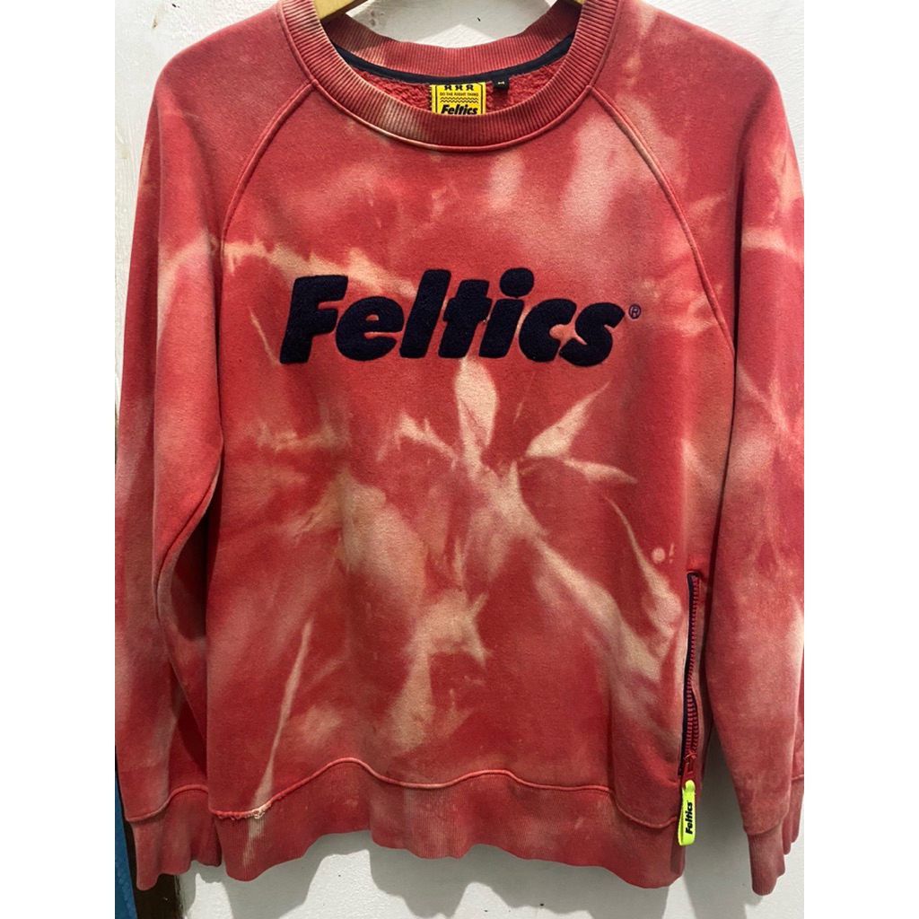 crewneck feltics merah tiedie