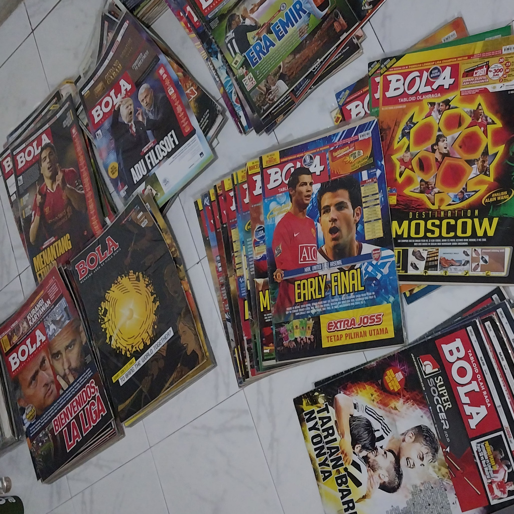 166 Tabloid Bola Edisi Khusus + Poster (boleh nego)