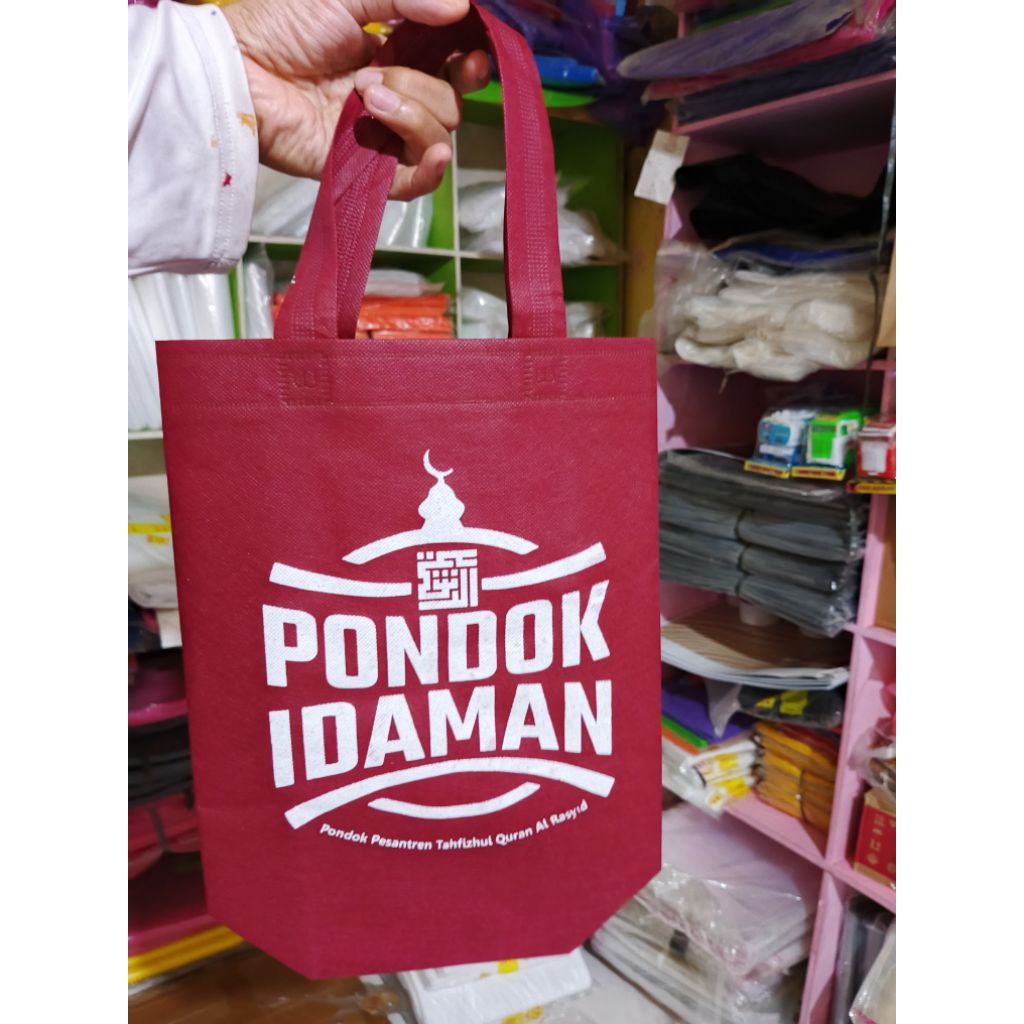 Tas Spunbond Souvenir Murah Custom Logo – Goodie Bag Tebal 60 pcs
