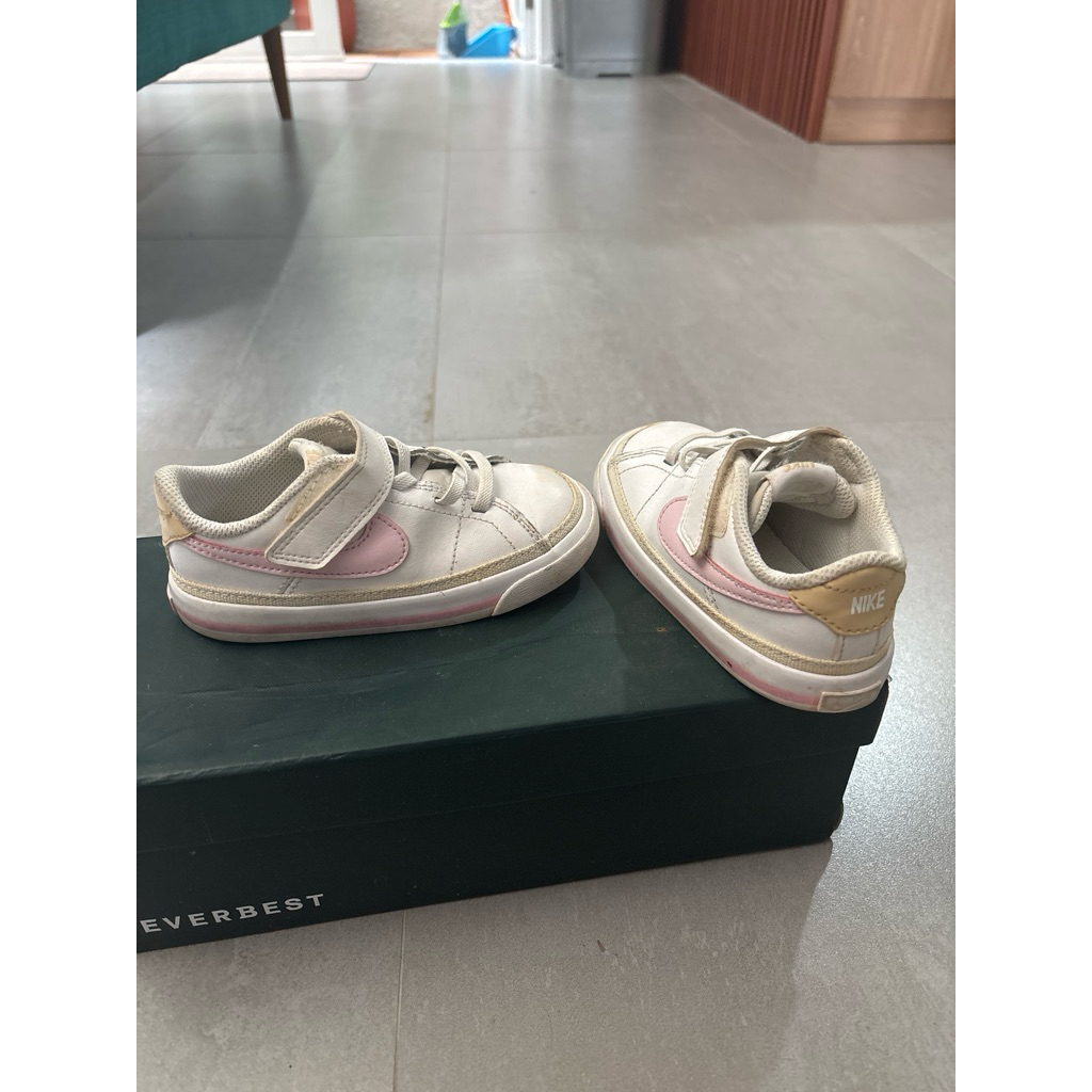 Nike court legacy white