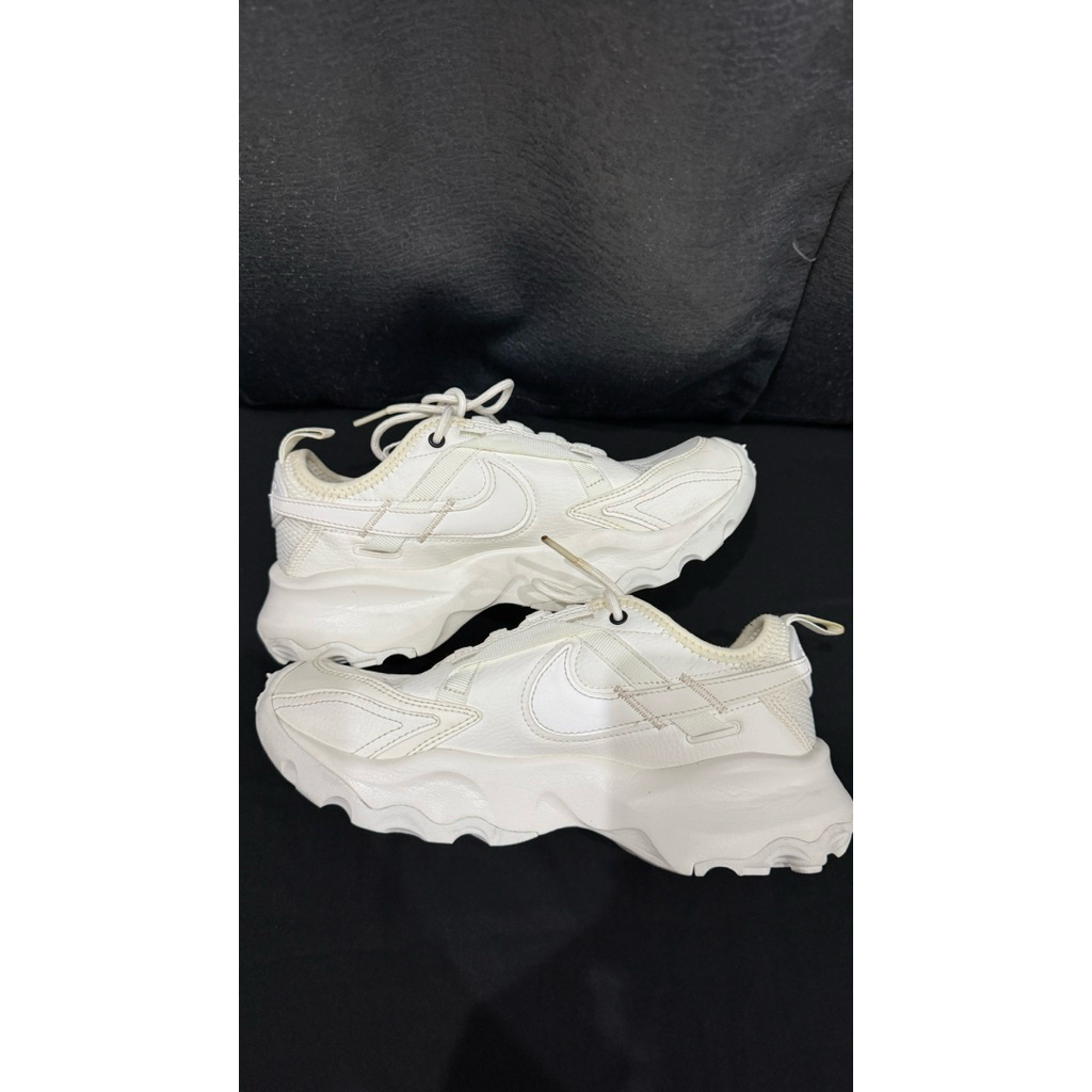 [Preloved] Nike Women's TC 7900 Shoes - Sail