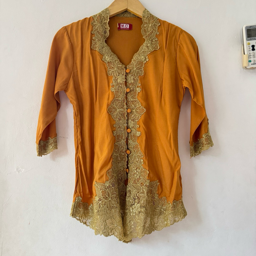 Kebaya Wanita Polos Brokat Kuning Mustard