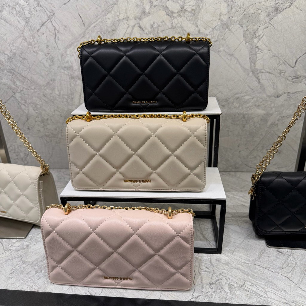 tas dompet panjang woc wallet on chain handle quilted paffuto charles&keith