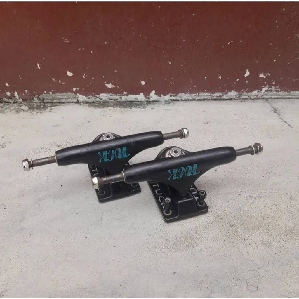 Skateboard Truck Tuck 5.0 hollow + boltnuts second / bekas