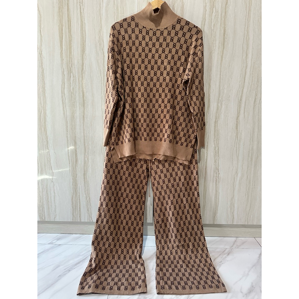 Preloved Oneset Buttonscarves Comfy Sweater Buttonscarves  Sweatshirt Chocolate Coklat set comfy sig