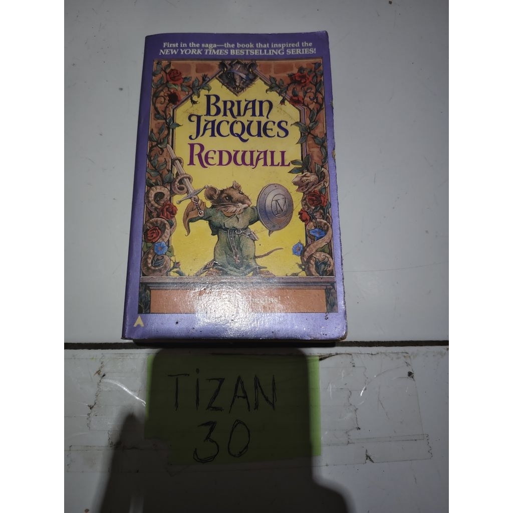 buku redwall by BRIAN JACQUES