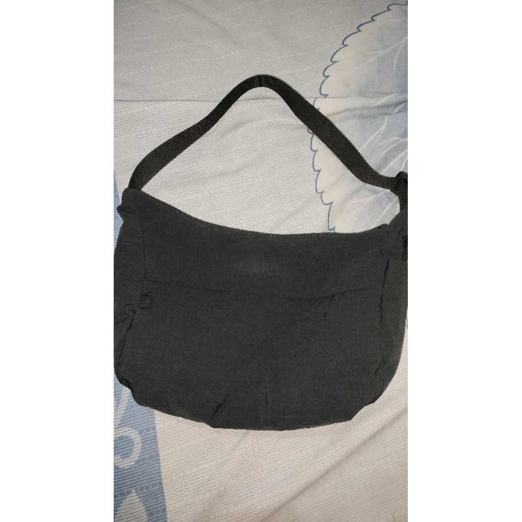 tas lululemon sling crossbody bag uniqlo moon bag