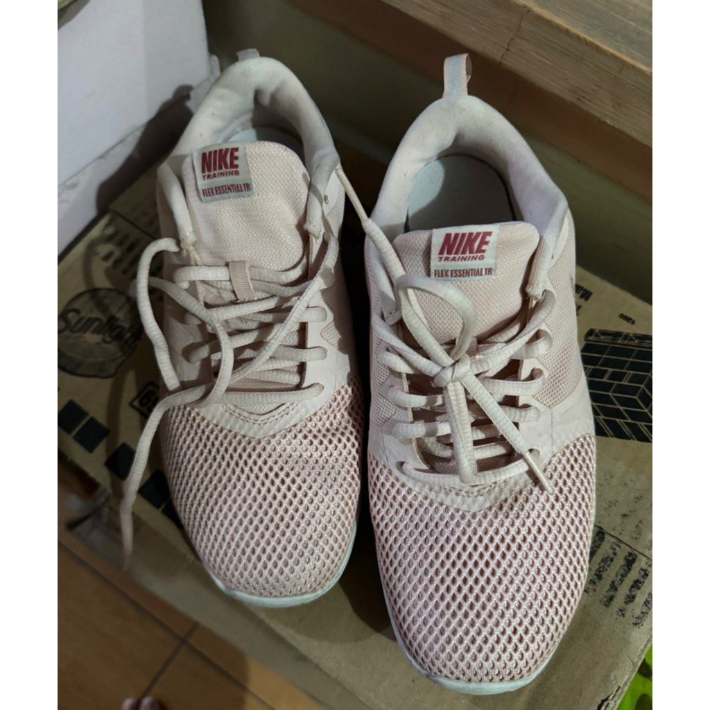 nike running shoes preloved