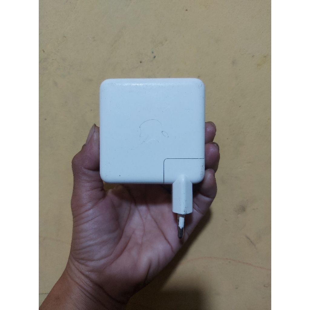 Batok Charger Iphone Apple  61 Watt Original Macbook (Second)
