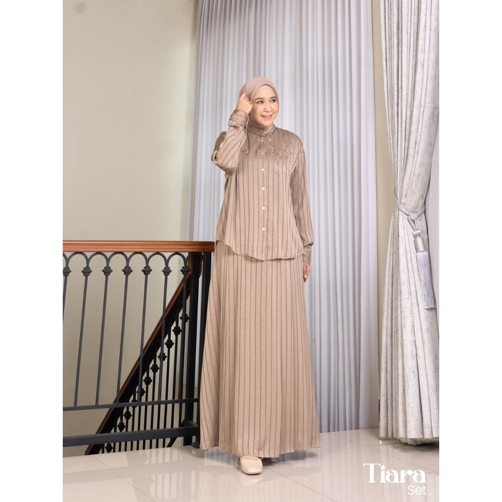 MAREVI TIARA SET