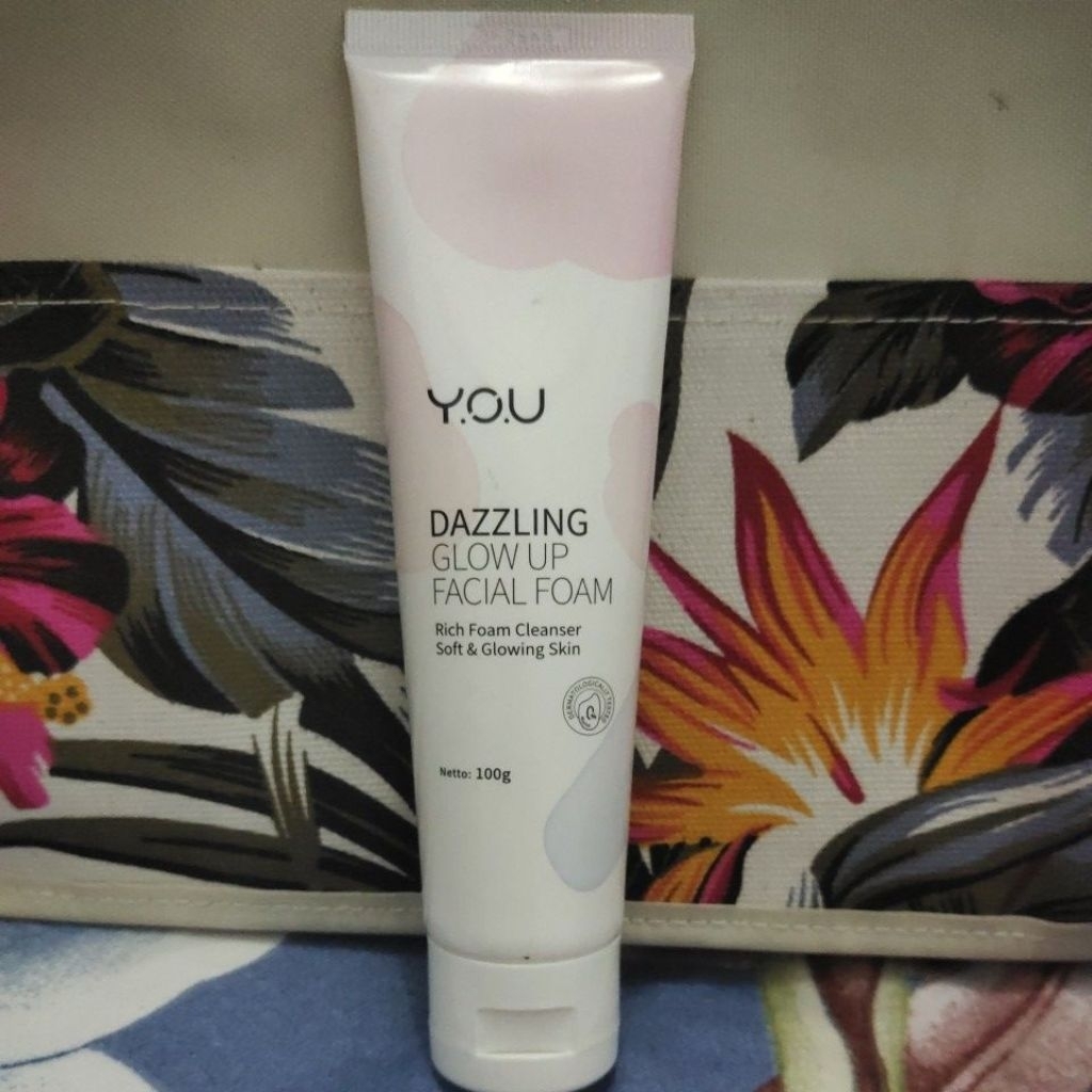 You Dazzling Glow up Facial foam