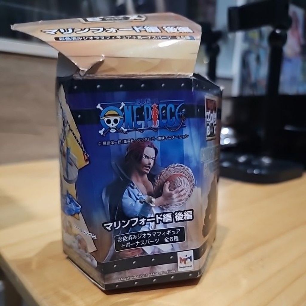 Log box one piece jinbei figure