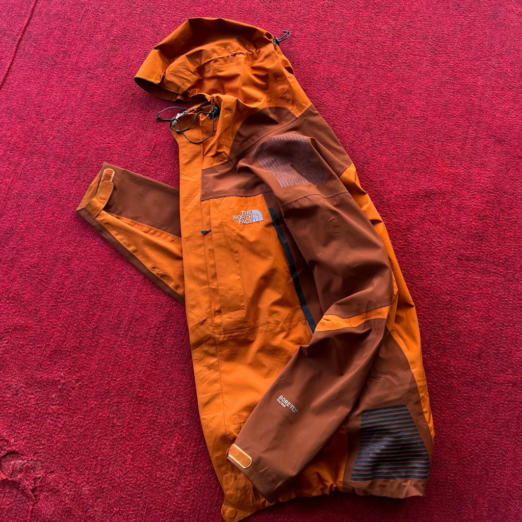 jaket tnf gore-tex gorpcore Size : XL fit XXL (P : 77cm X L : 64cm)
