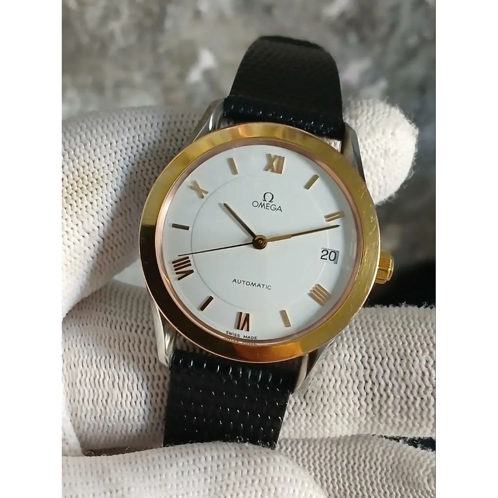 Omega Maison Fondee 18k solid gold bezel