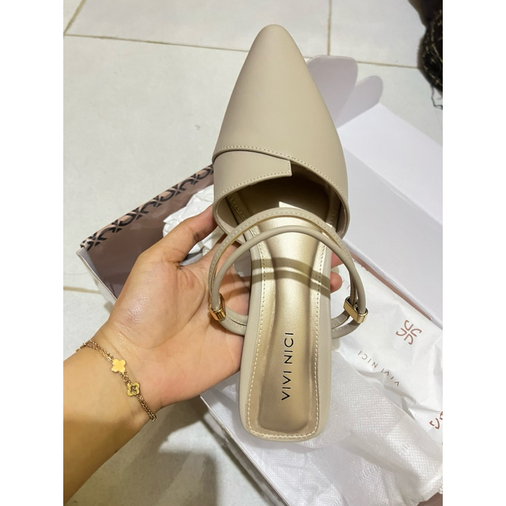 vivi nici wedges