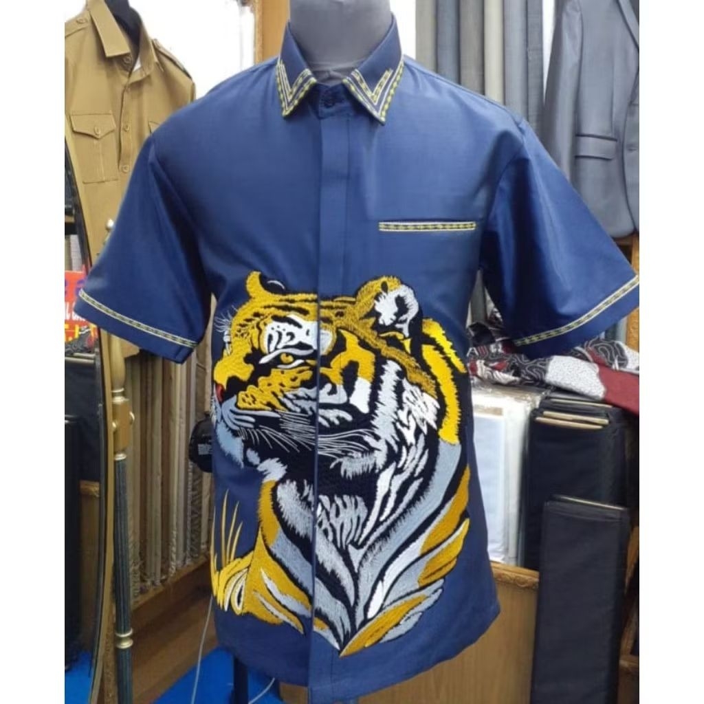 KEMEJA BORDIR MOTIF HARIMAU BESAR