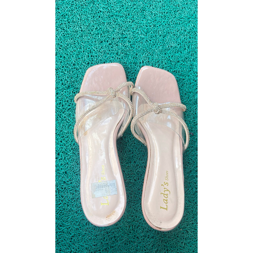 {PRELOVED LIKE A NEW} HEELS